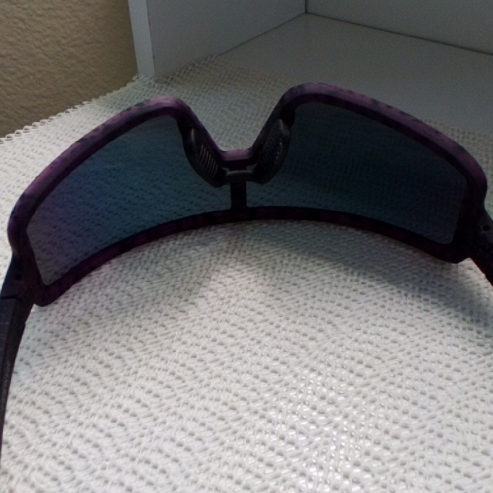 AS IS Women's Sunglasses - Picture 3 of 4